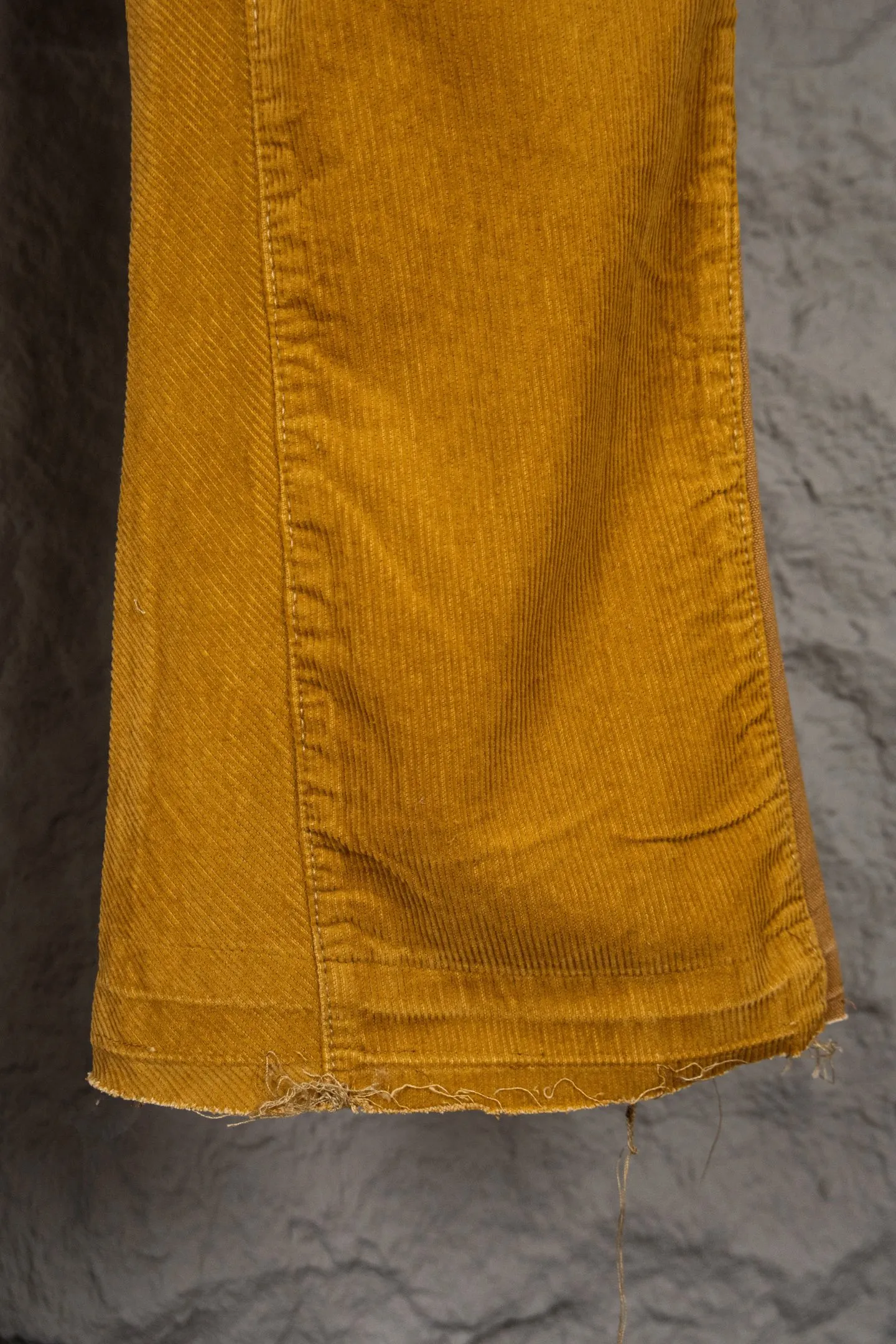 Style number: M393 P250 GALLERY DEPT Khaki corduroy embroidered bootcut jeans trousers Code number: 28 30 32 34 36
